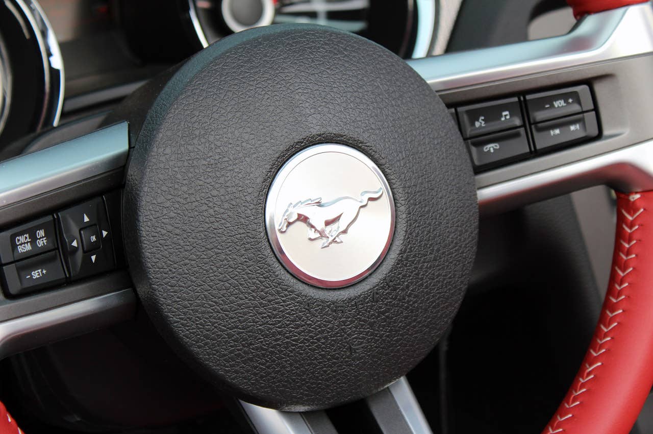 2013 Ford Mustang GT Convertible steering wheel