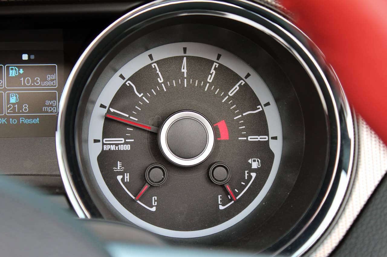 2013 Ford Mustang GT Convertible tachometer