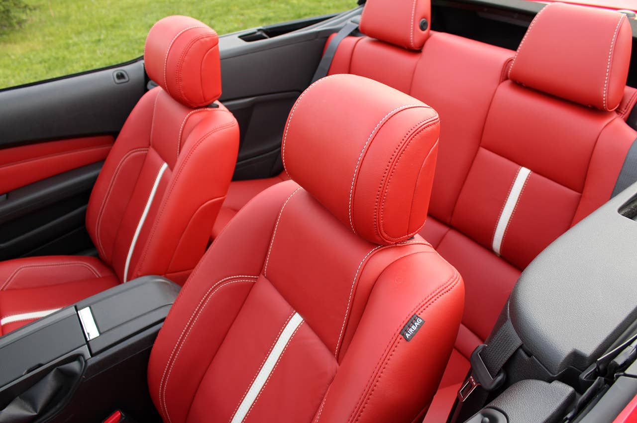 2013 Ford Mustang GT Convertible seats