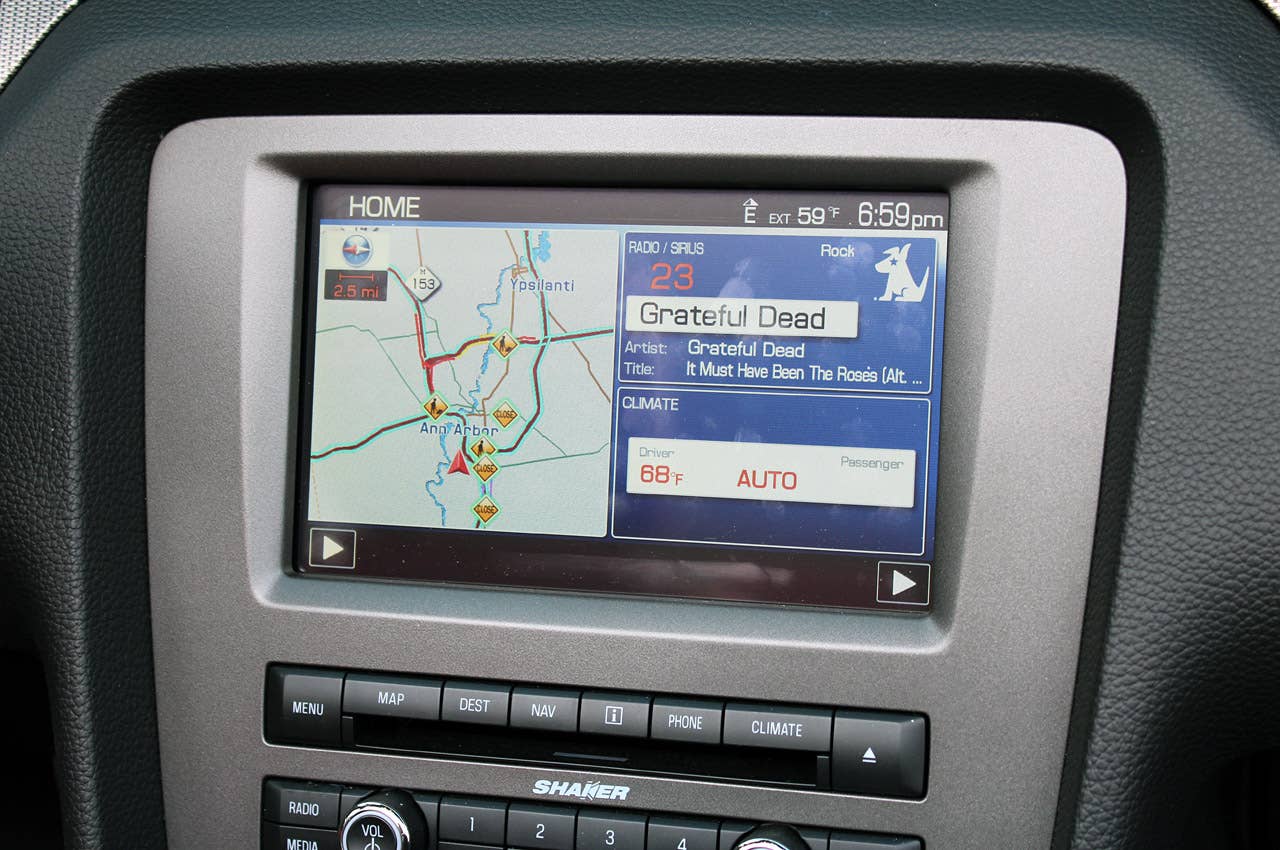 2013 Ford Mustang GT Convertible multimedia display