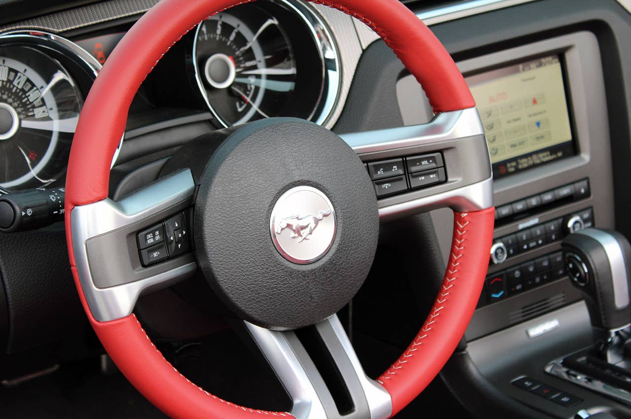 2013 Ford Mustang GT Convertible steering wheel