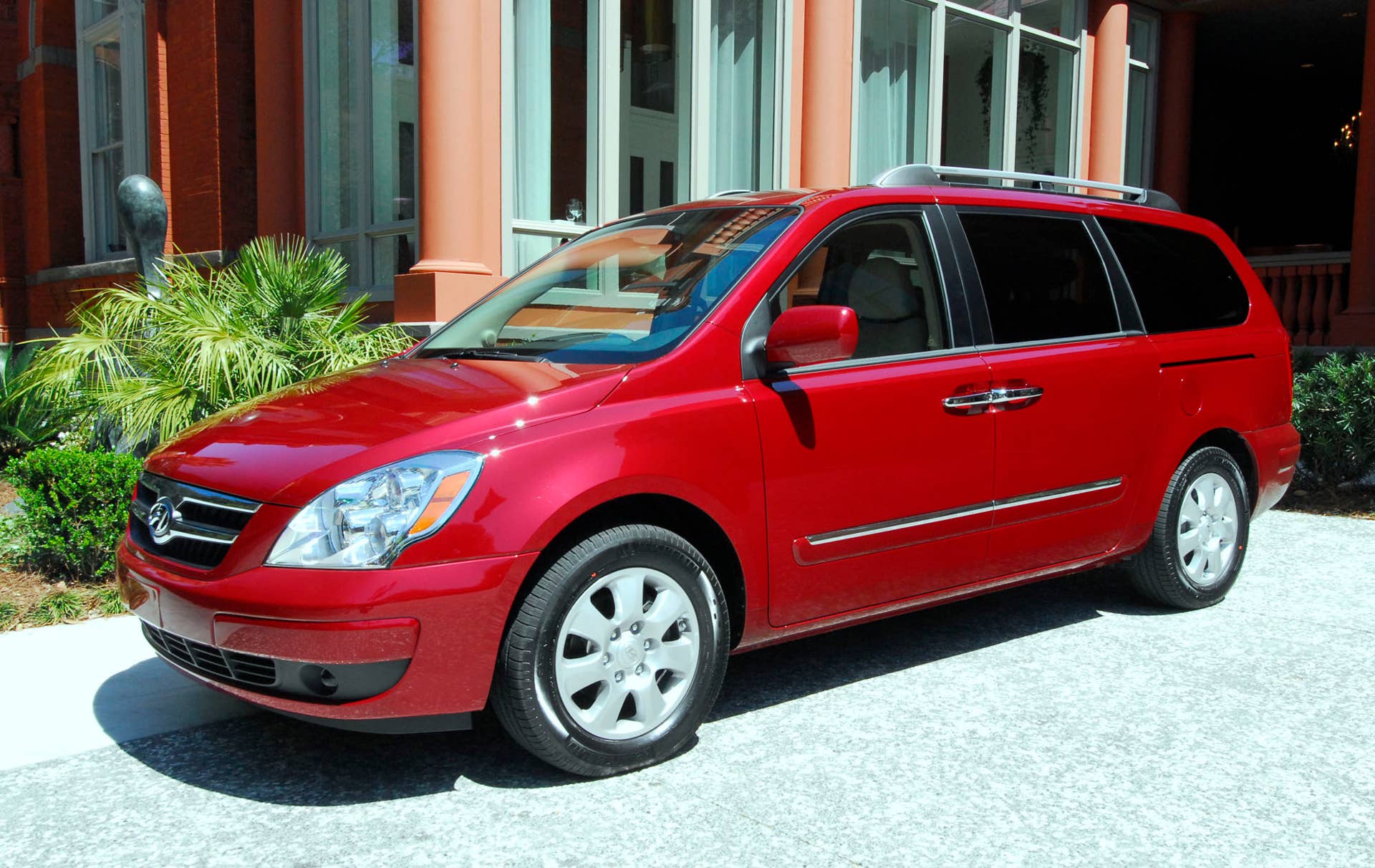 UNITED STATES - APRIL 04: Hyundai Motors America introduced the production version of its new 2007 Entourage minivan during a ride and drive event Tuesday, April 4, 2006 in Savannah, Georgia. Hyundai Motor Co., whose Chairman Chung Mong Koo was arrested in a South Korean bribery probe, reported a greater-than-expected drop in first-quarter profit because of gains in the won and losses on derivatives. (Photo by Mark Elias/Bloomberg via Getty Images)