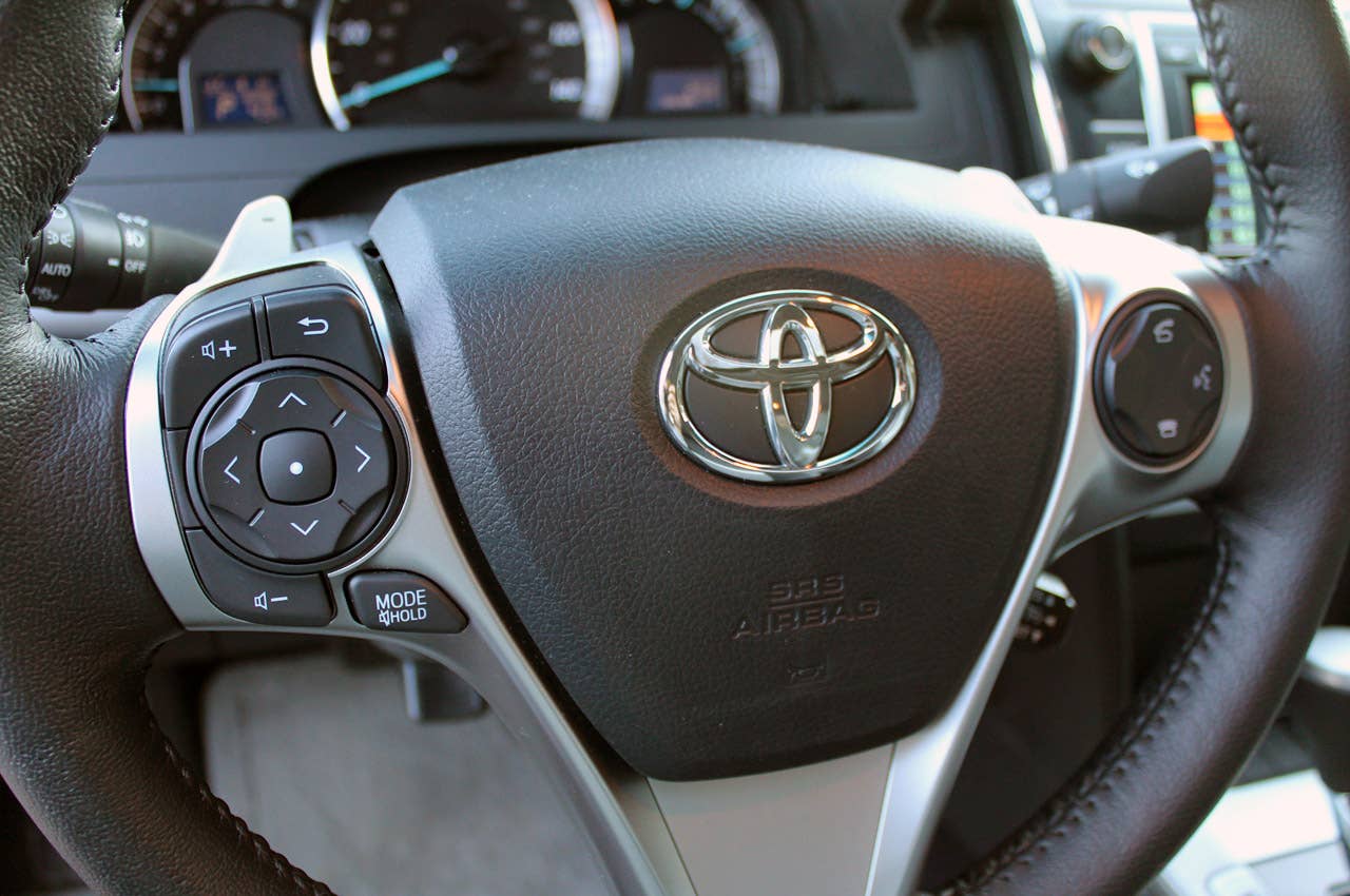 2012 Toyota Camry SE V6 steering wheel