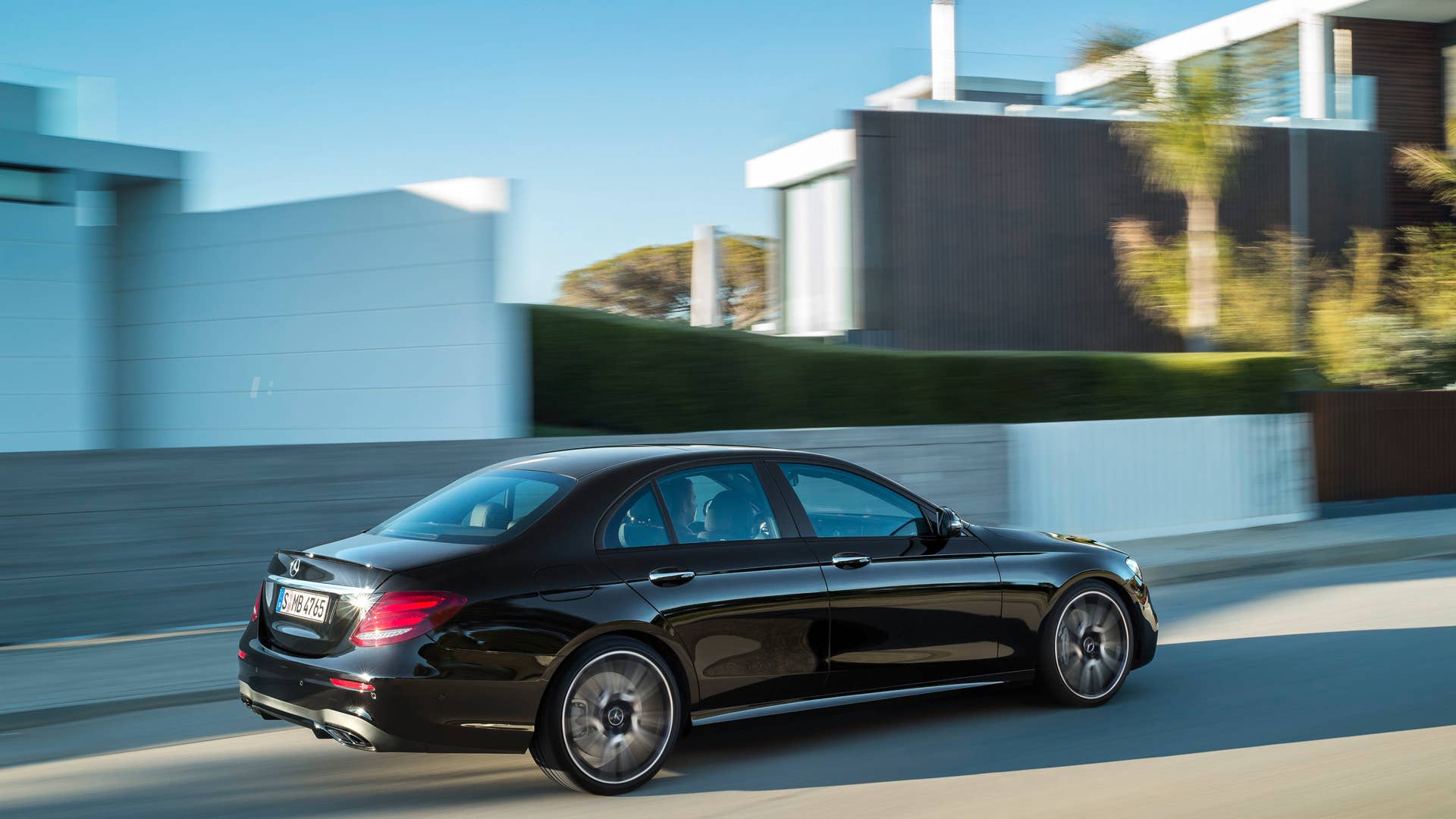 2017 mercedes-amg e43 rear three quarters passenger
