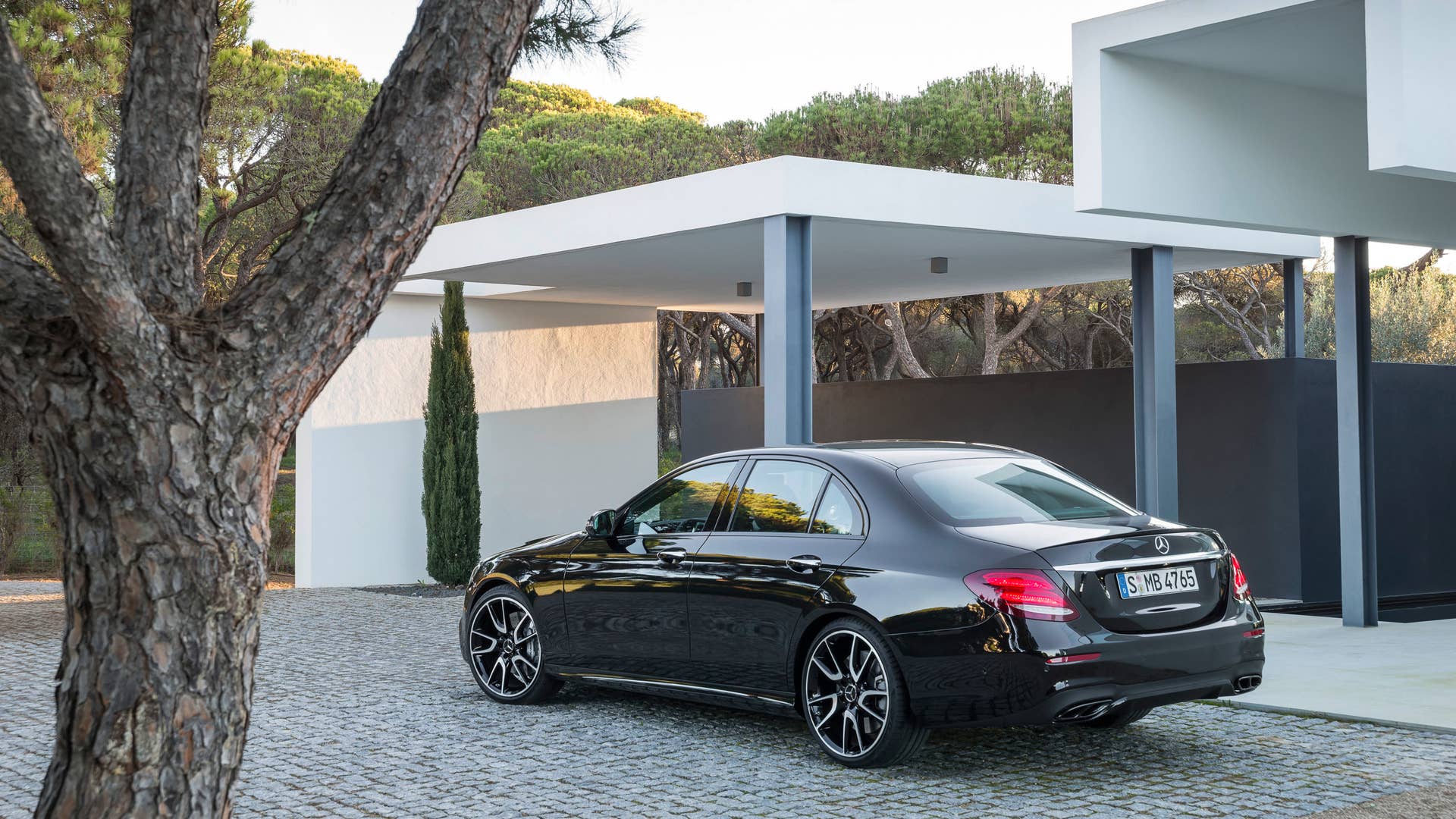 2017 mercedes-amg e43 rear three quarters driver house