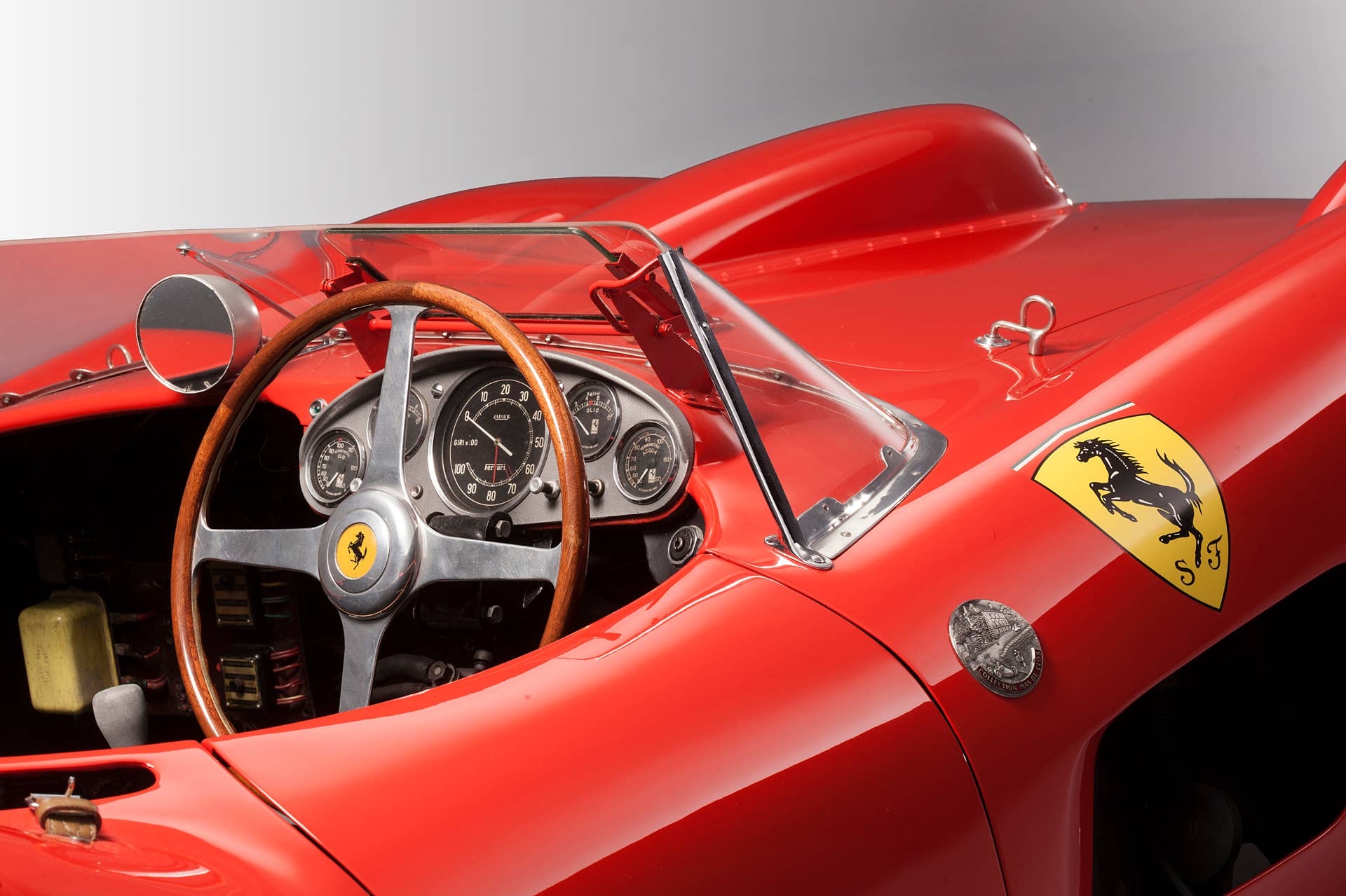 1957 Ferrari 335 S Spider dashboard nose