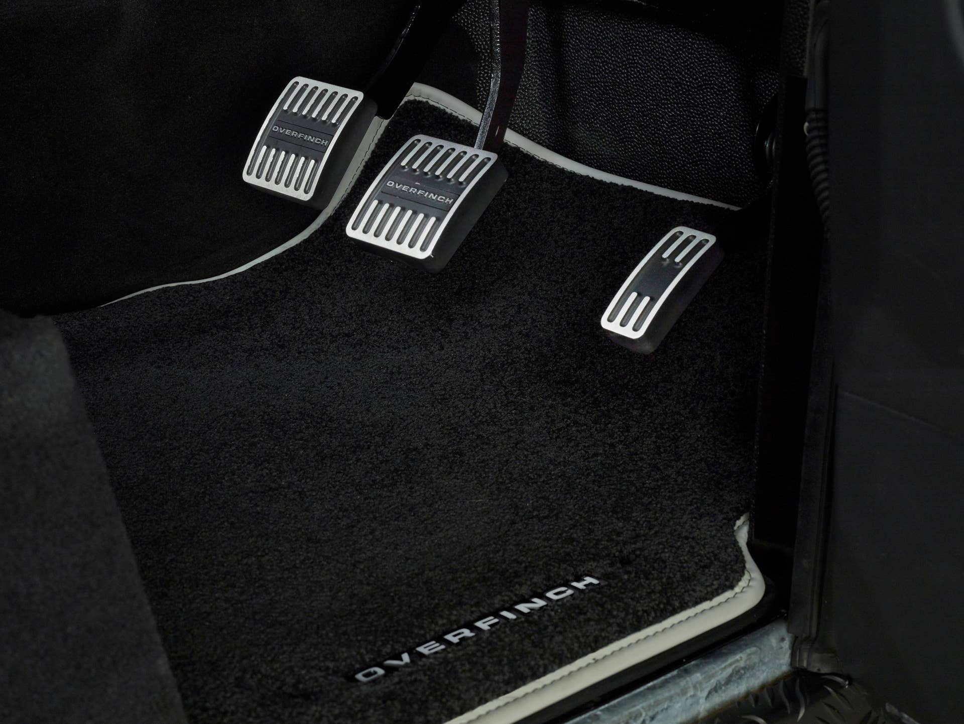 Overfinch Land Rover Defender pedals