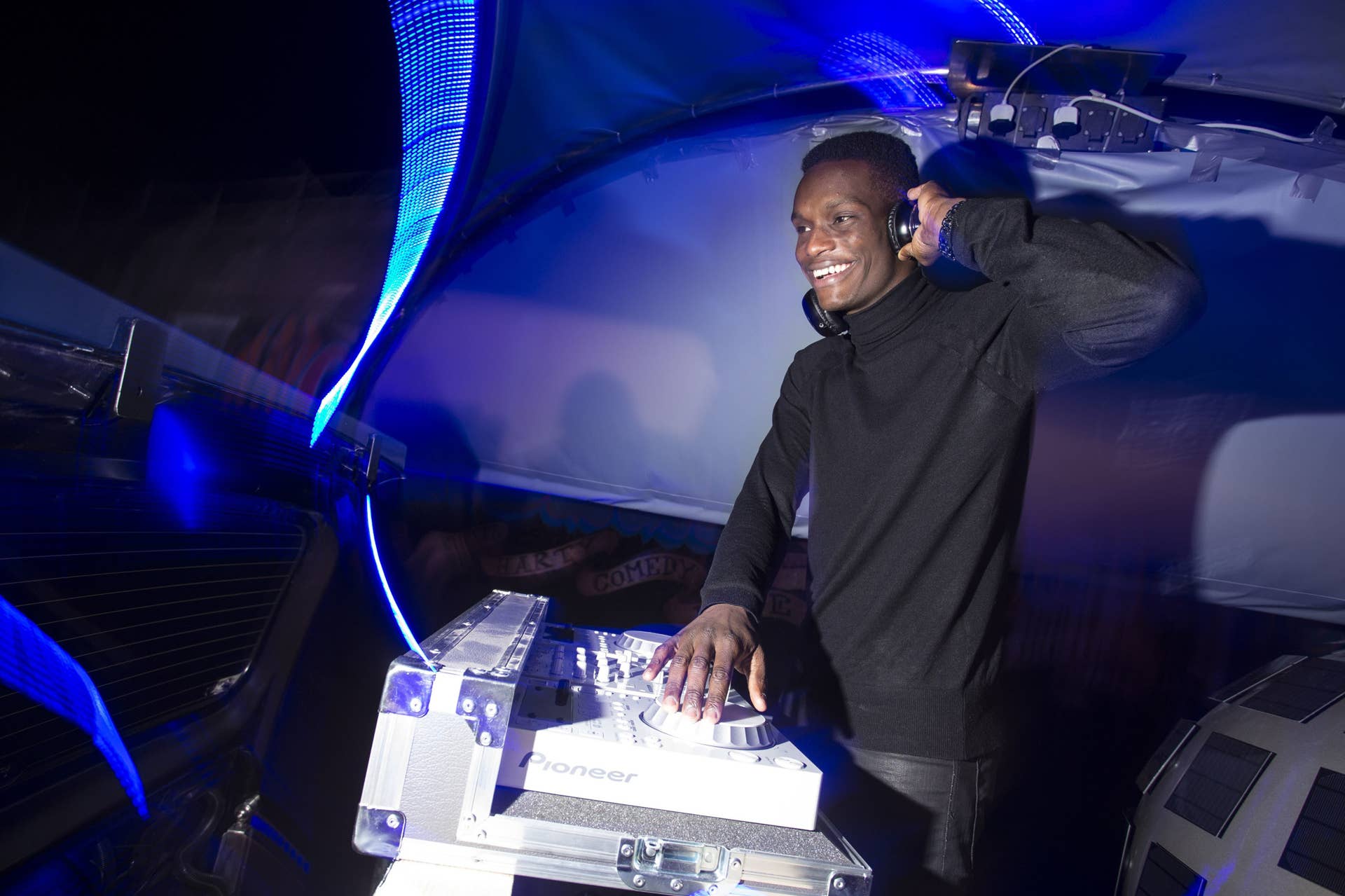 Nissan e-NV200 part e-Van DJ booth