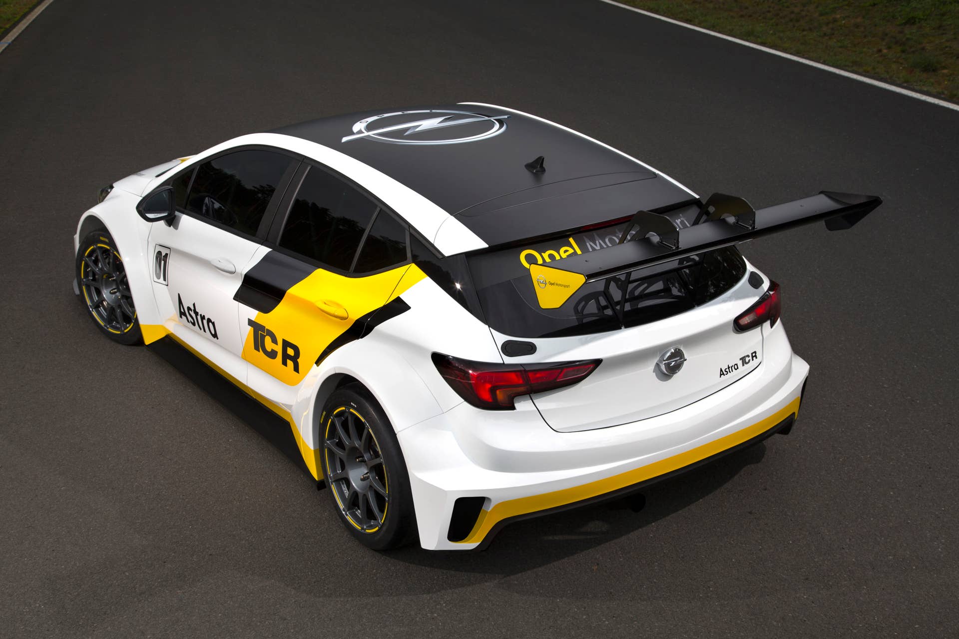 Opel Astra TCR static rear 3/4