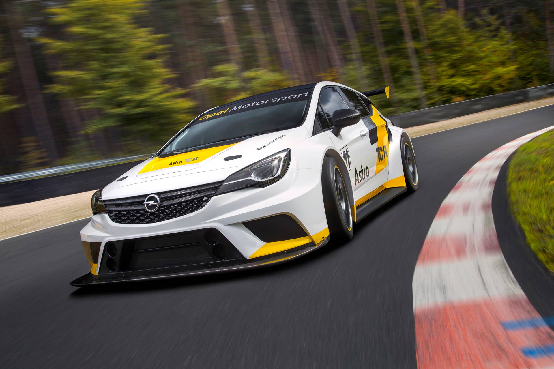 Opel Astra TCR track front 3/4