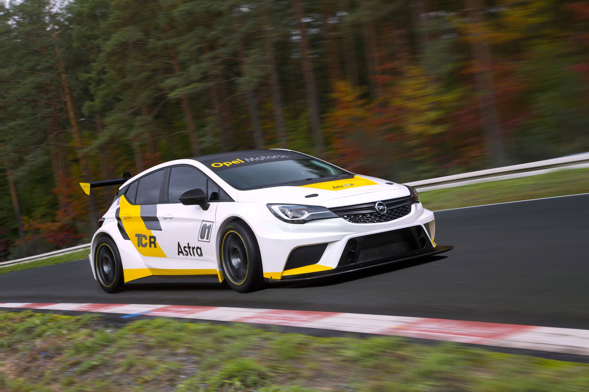 Opel Astra TCR front 3/4