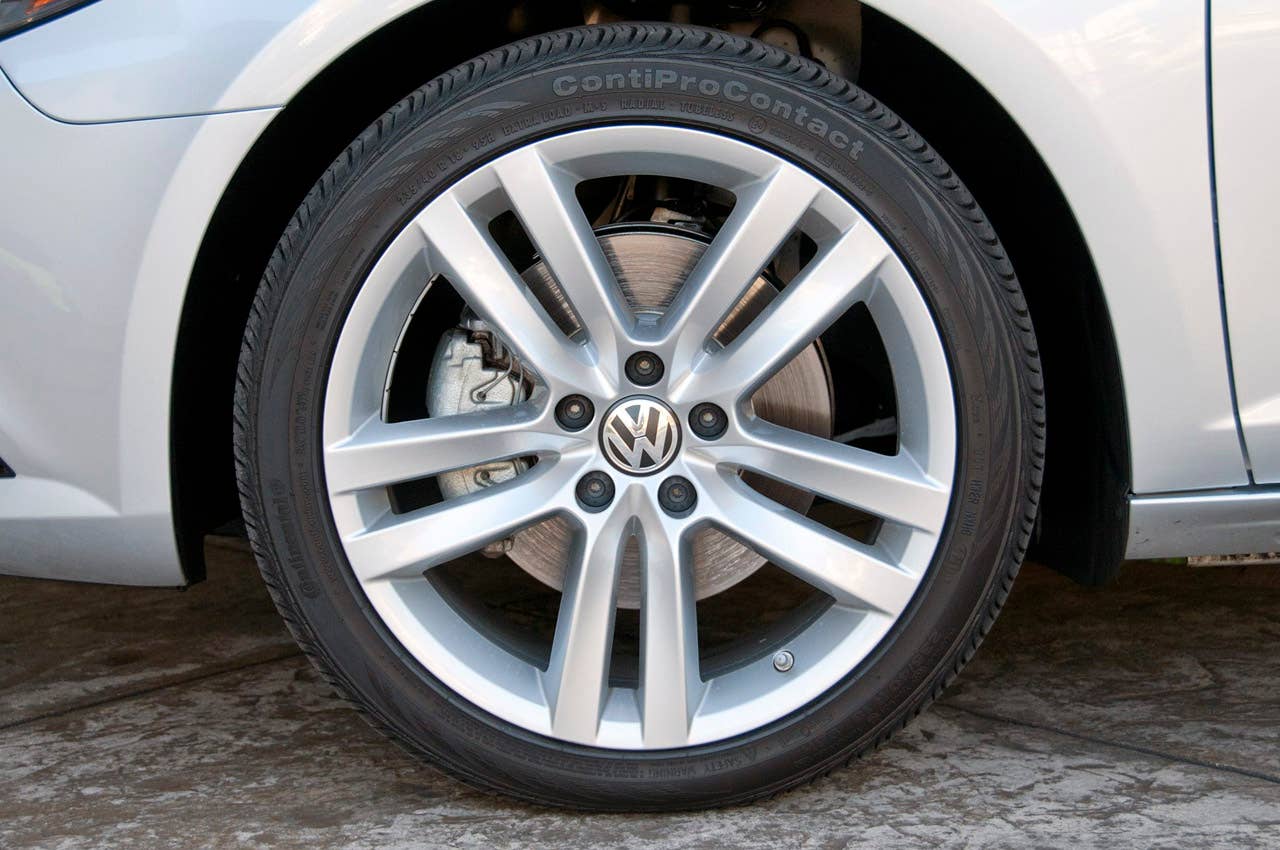 2013 Volkswagen CC wheel