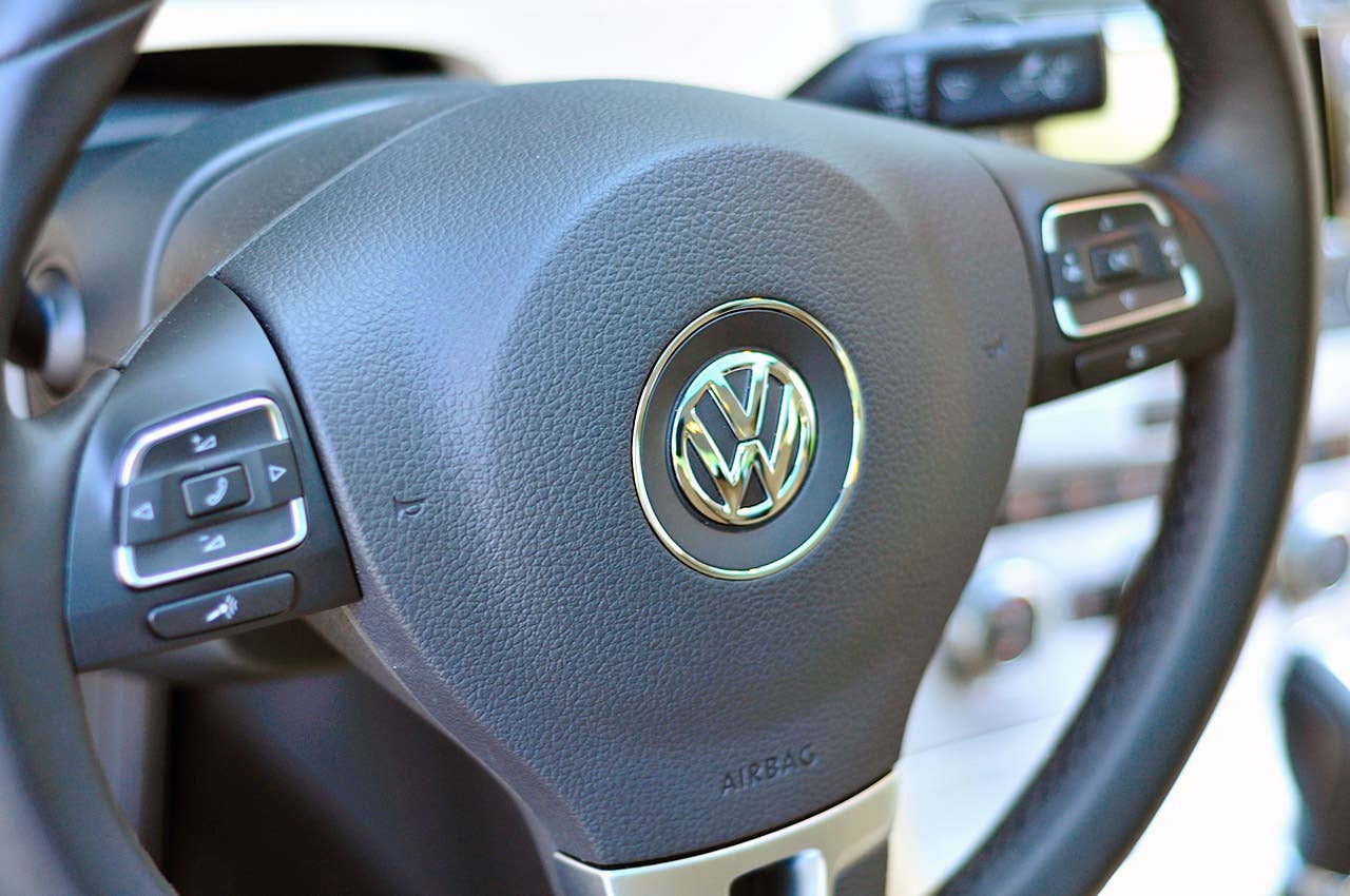 2013 Volkswagen CC steering wheel detail
