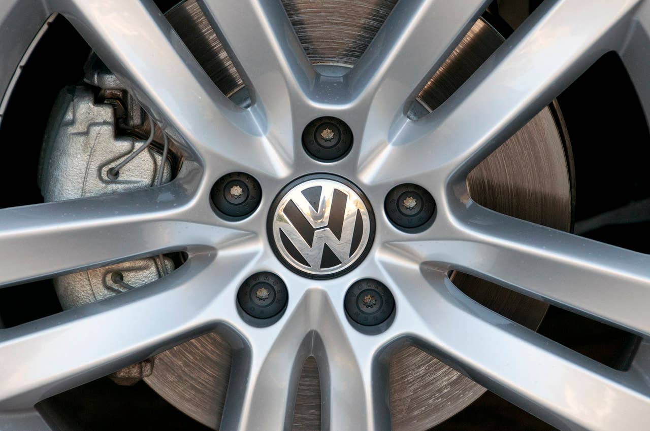 2013 Volkswagen CC wheel detail