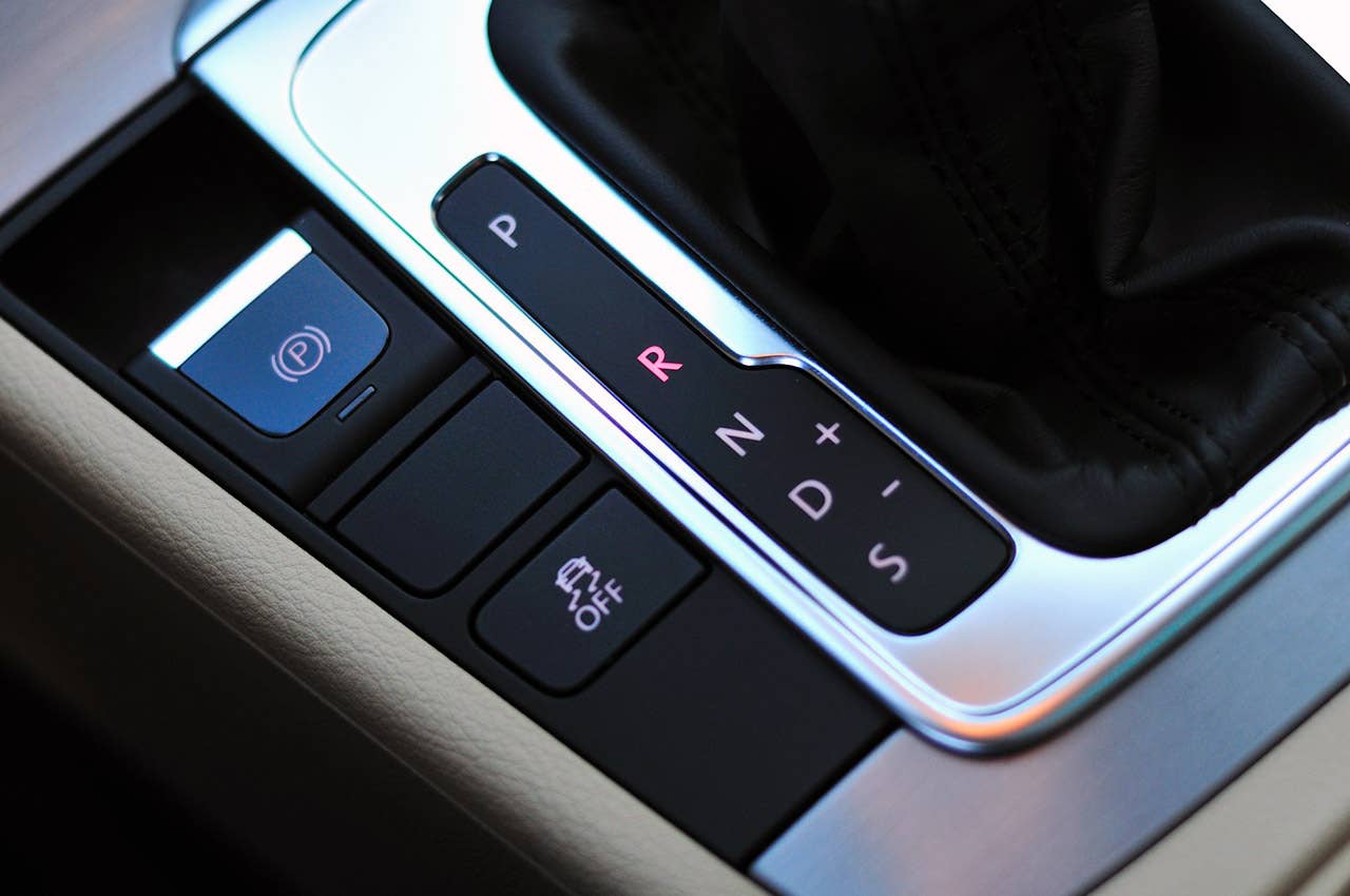 2013 Volkswagen CC shift gate