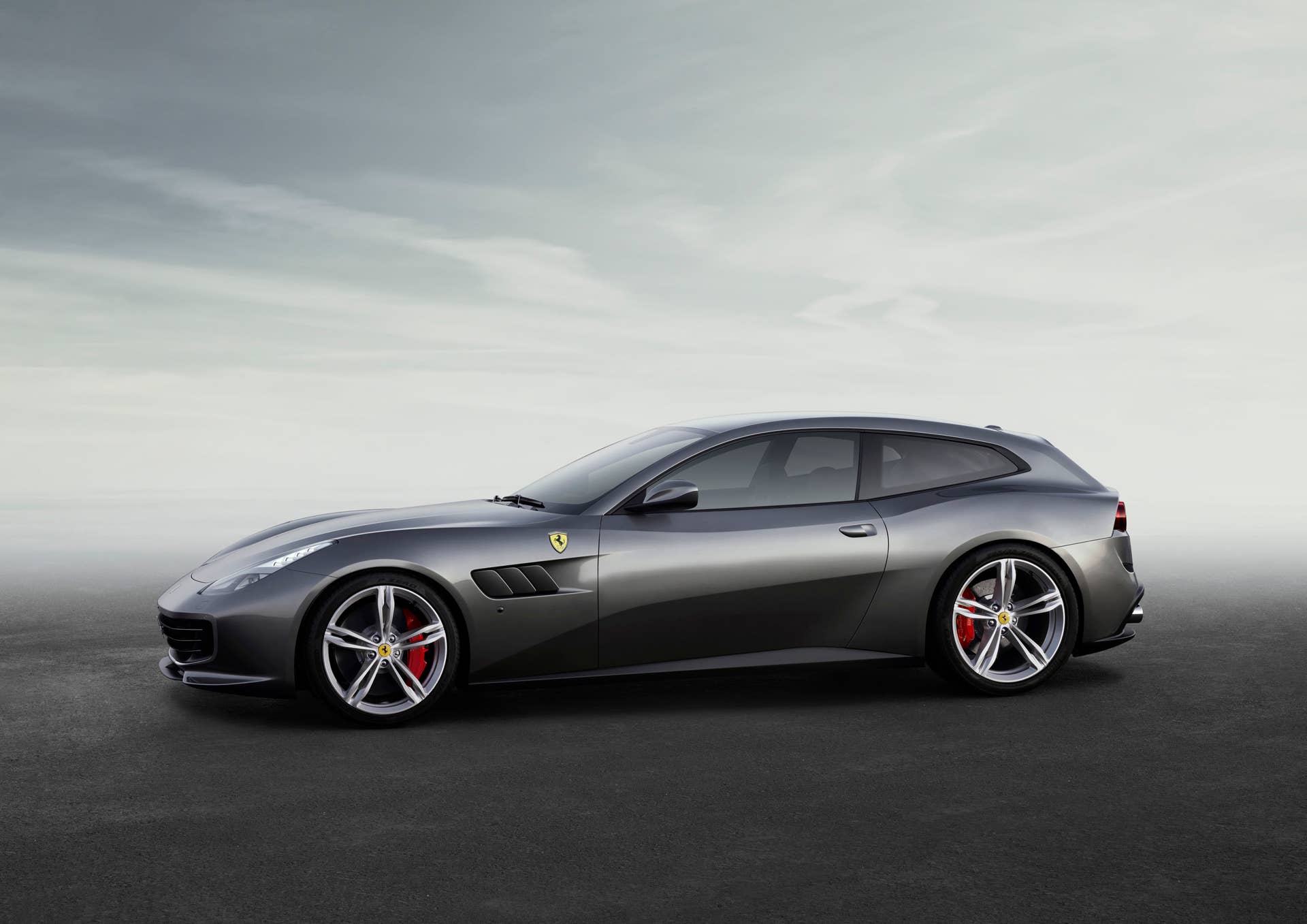 Ferrari GTC4 Lusso front 3/4