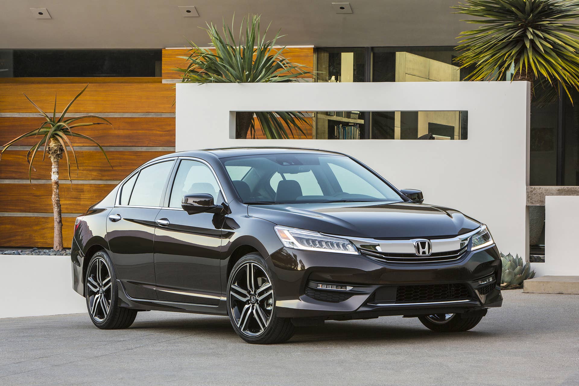 2016 Honda Accord sedan front 3/4