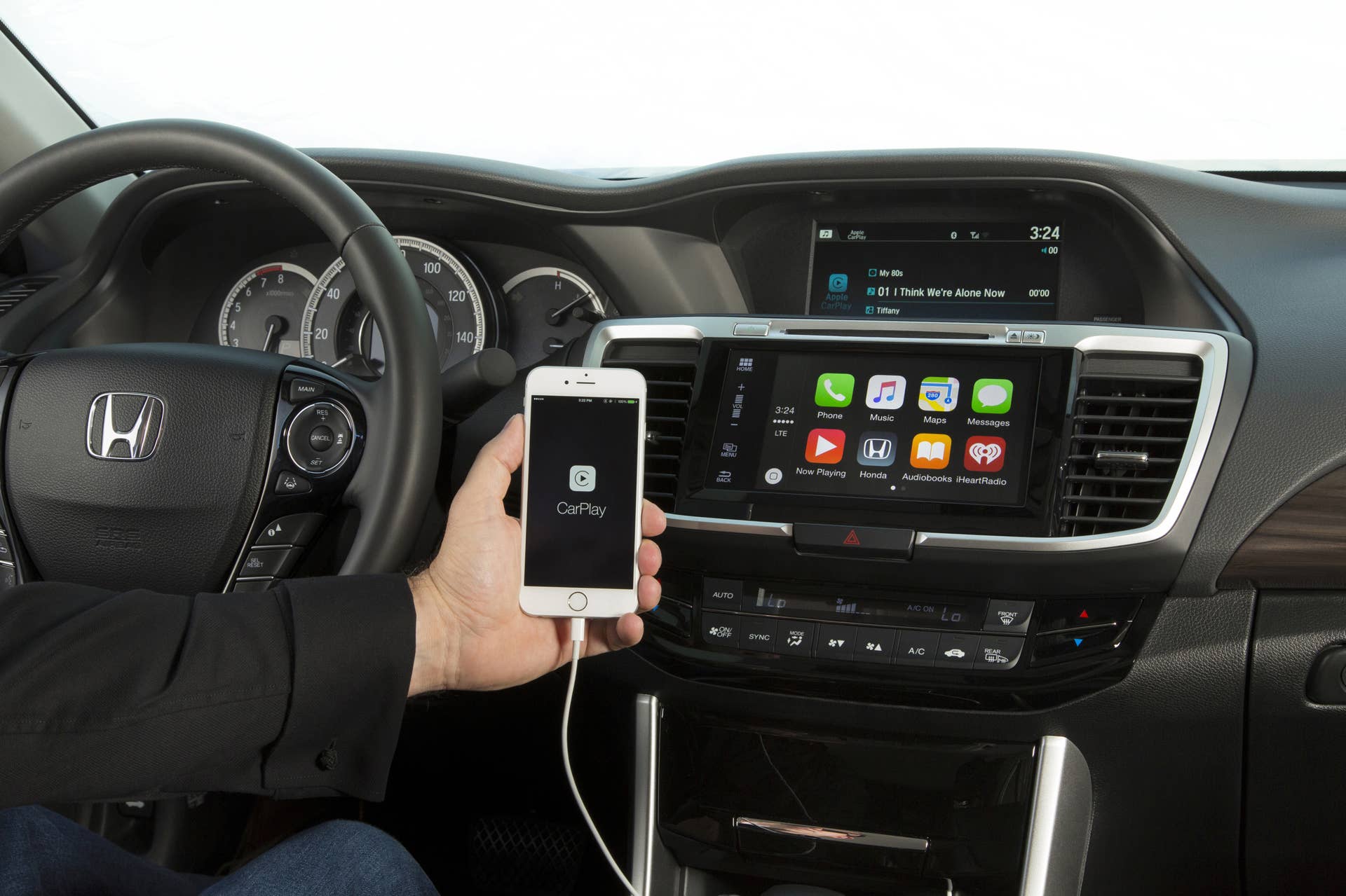 Apple CarPlay int he 2016 Honda Accord