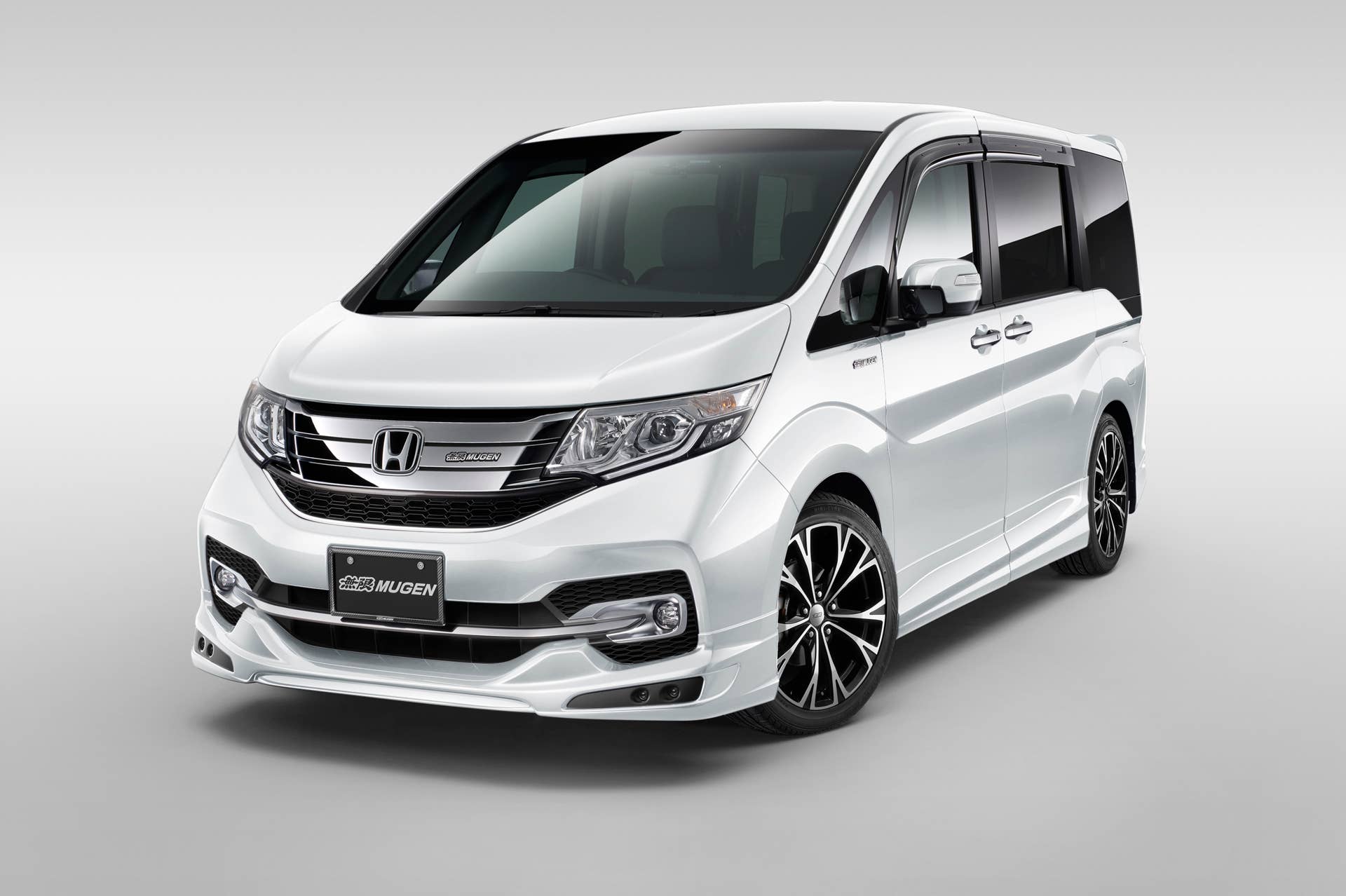 Mugen Step WGN Spada front 3/4