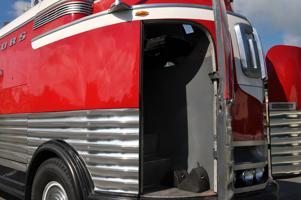 GM Futureliner cab access