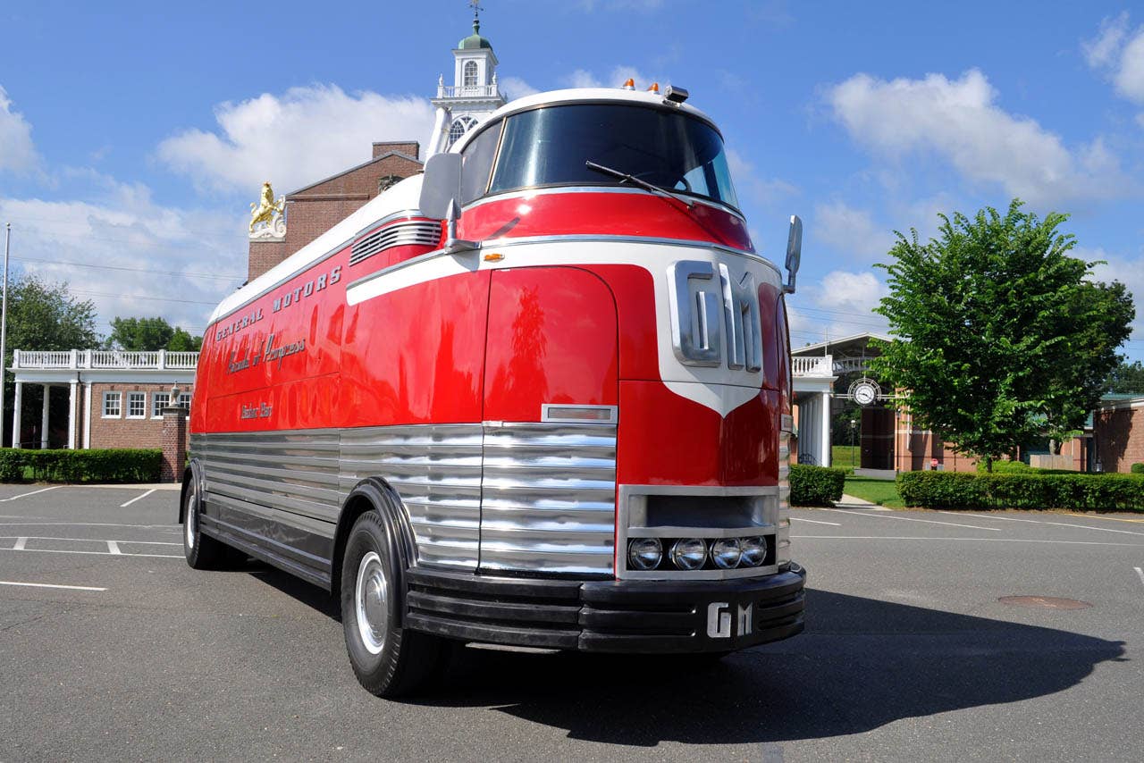 GM Futureliner front 3/4