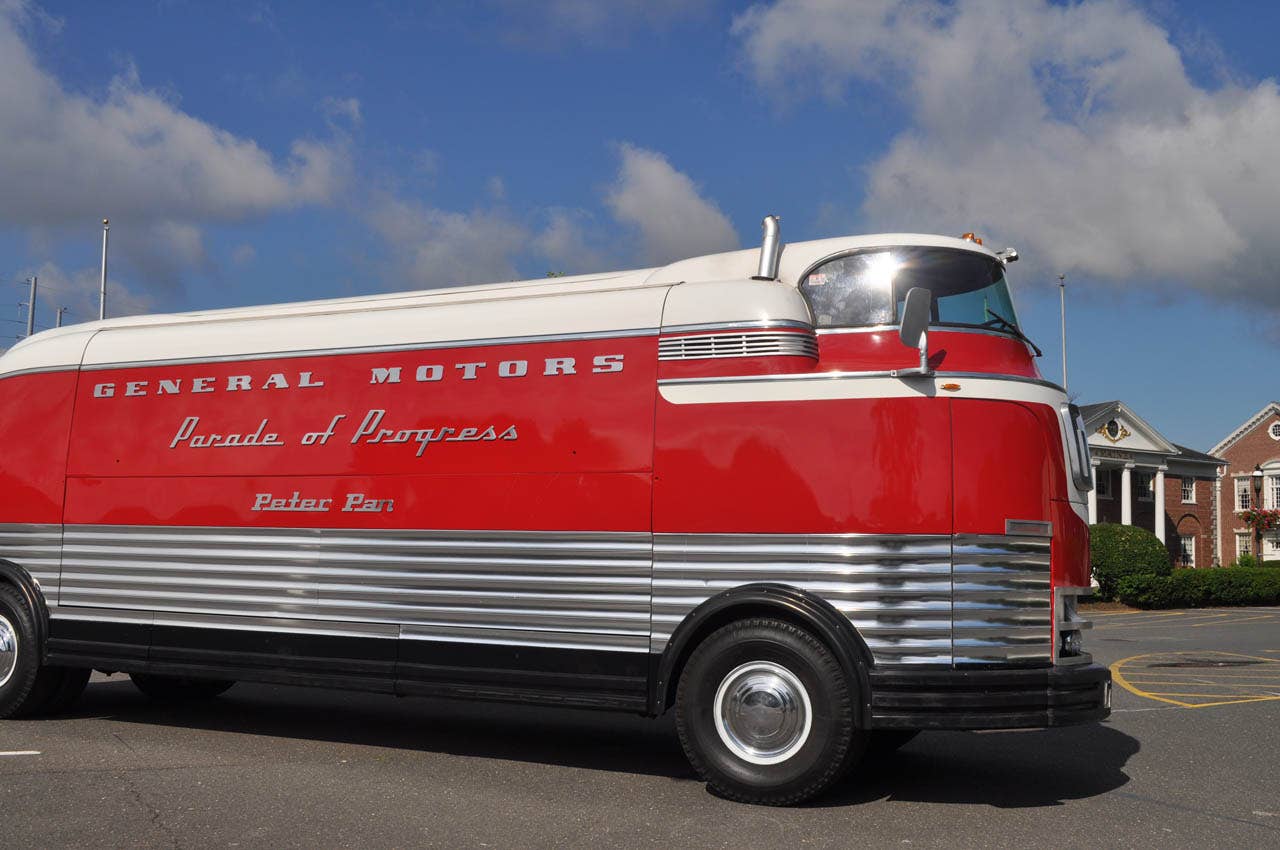 GM Futureliner side