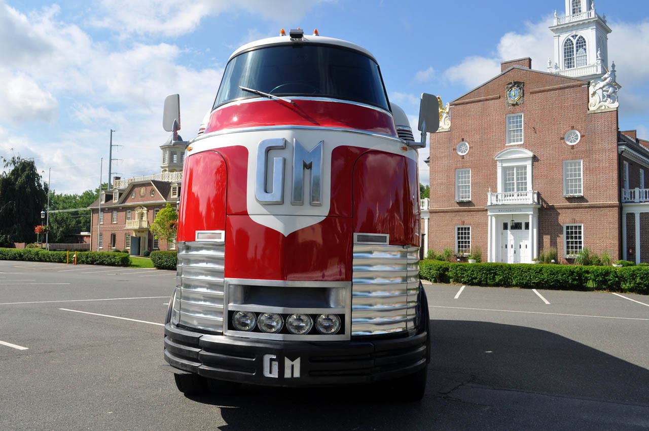 GM Futureliner front detail