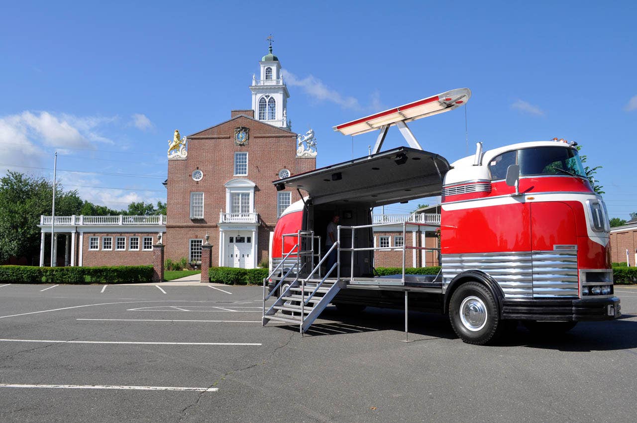 GM Futureliner doors open
