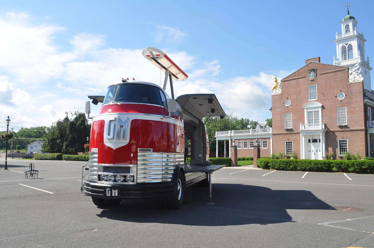 GM Futureliner doors open