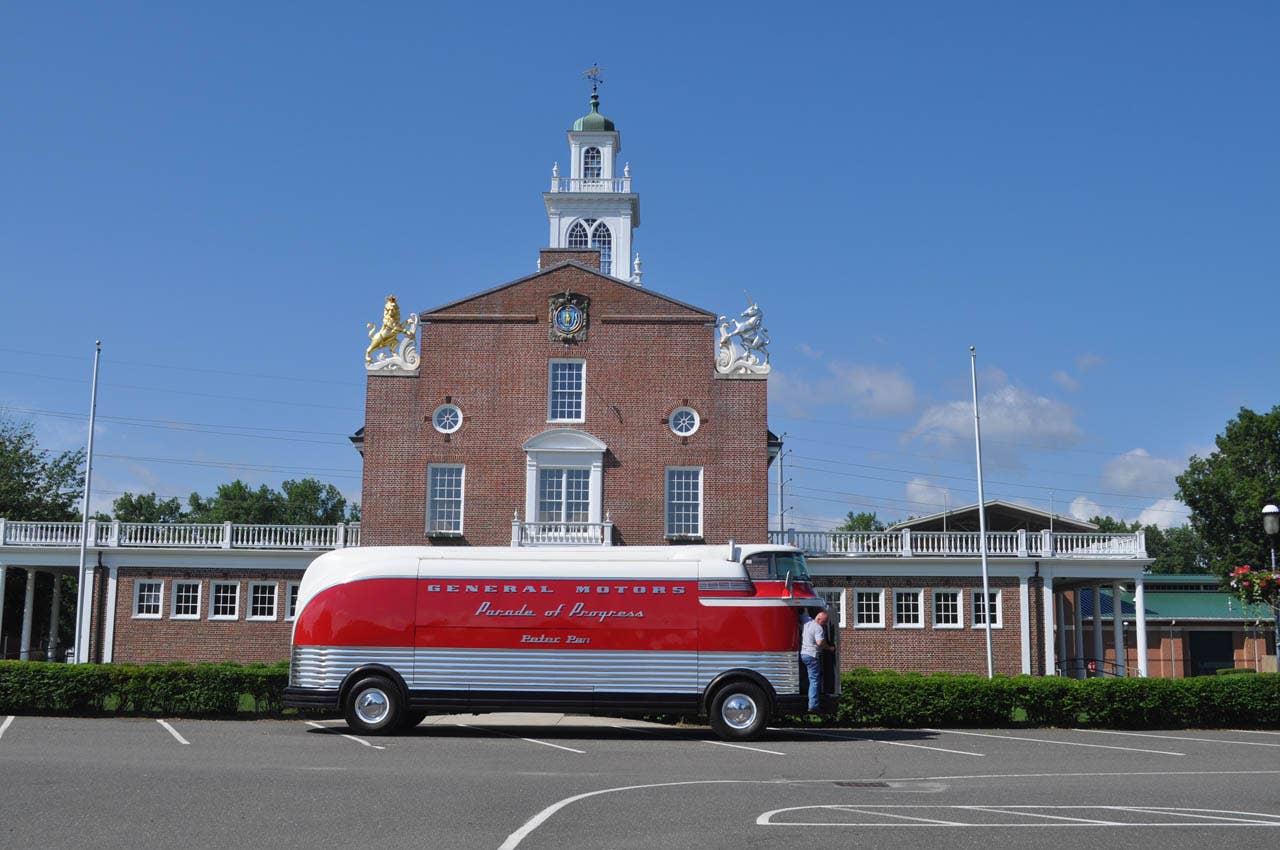 GM Futureliner side