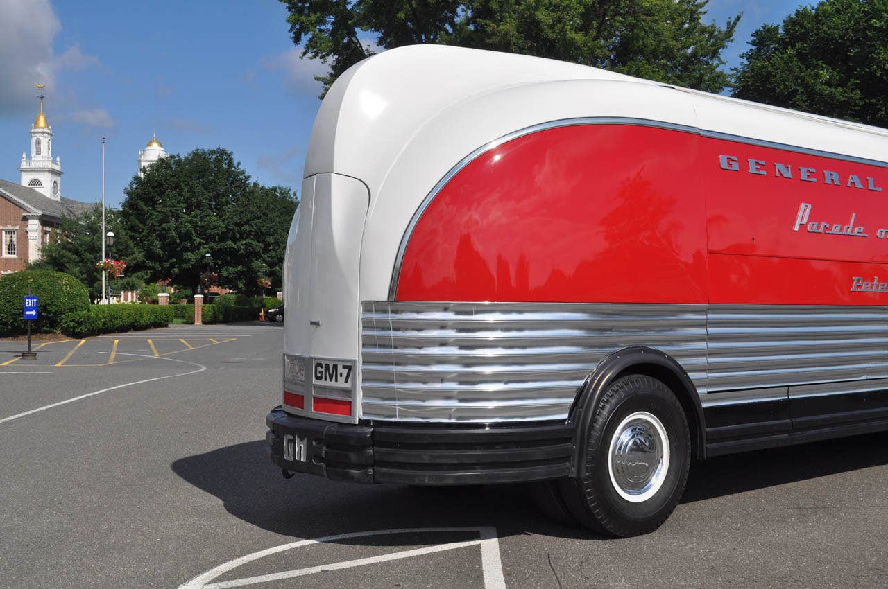 GM Futureliner rear 3/4