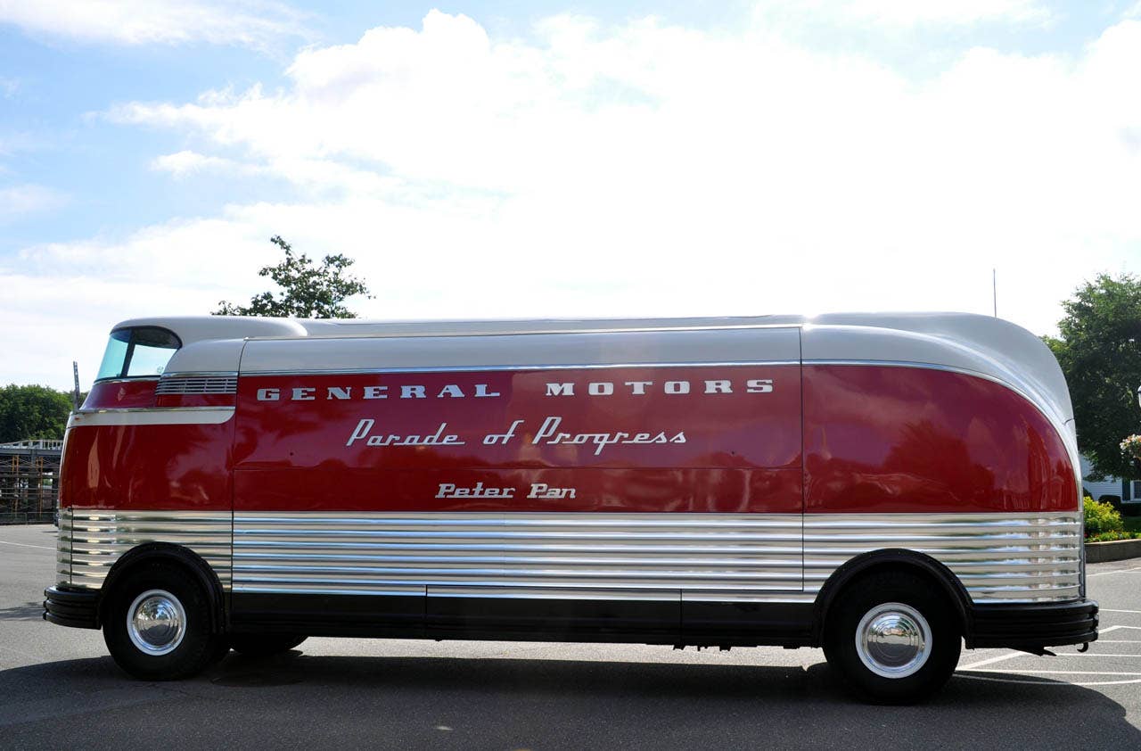 GM Futureliner side