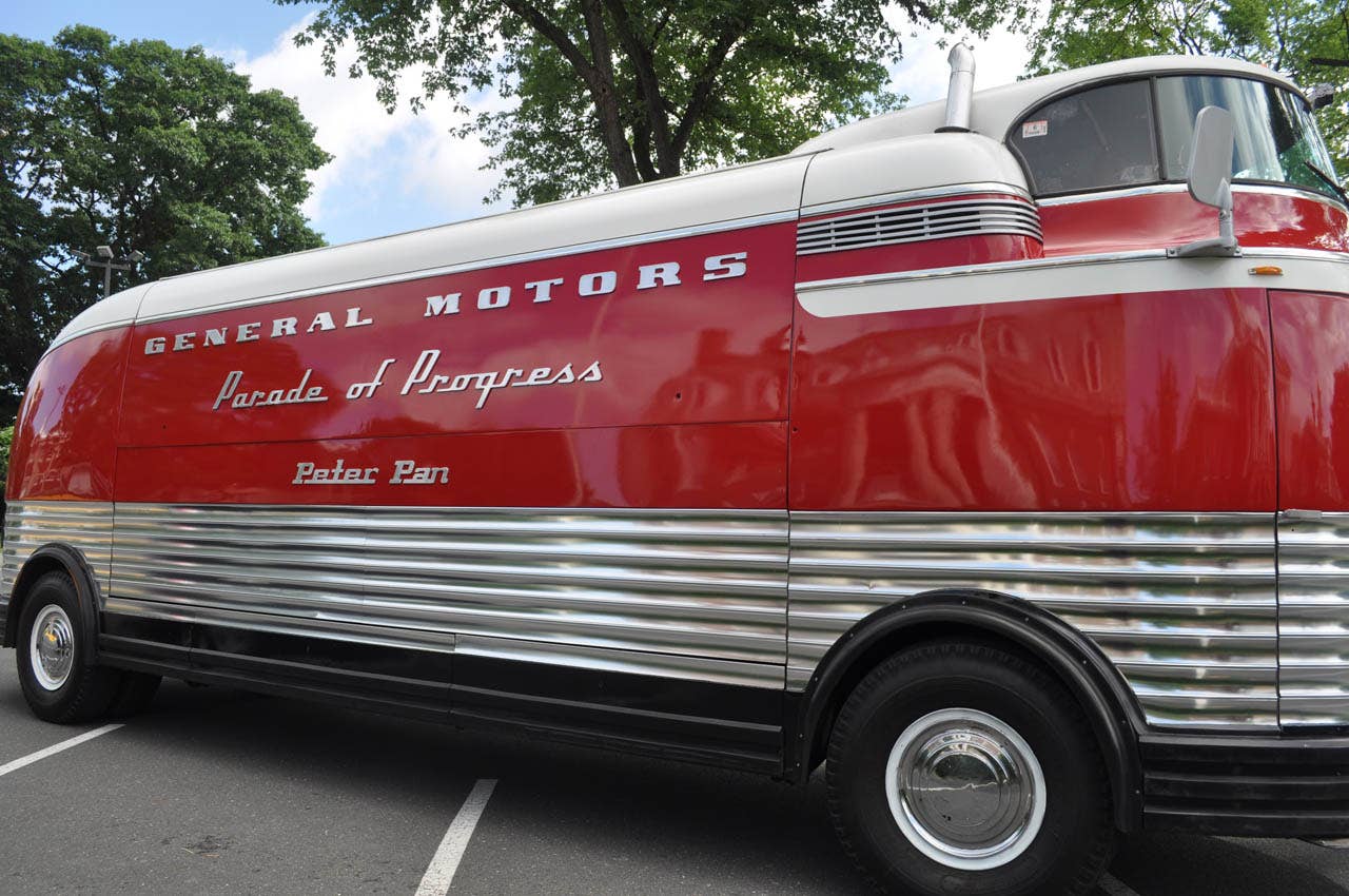 GM Futureliner side detail