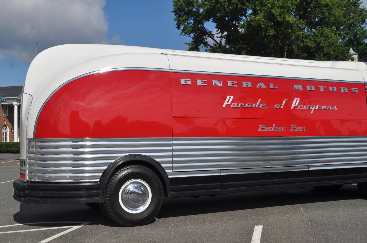 GM Futureliner rear 3/4