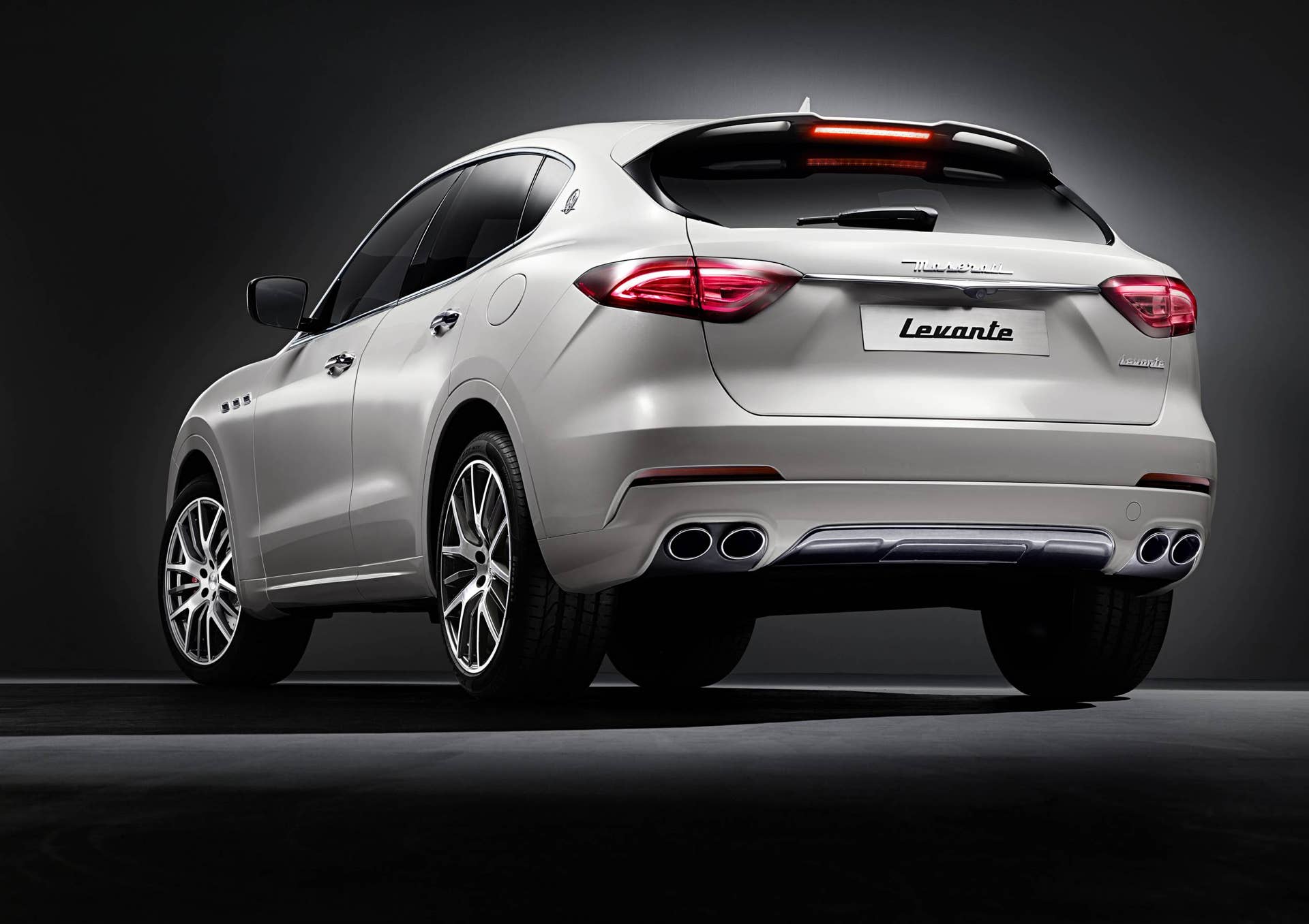 2017 maserati levante rear