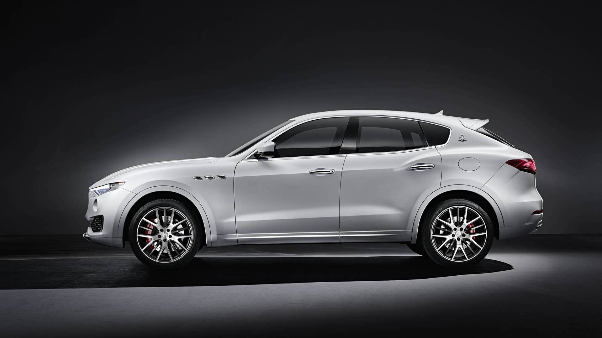 2016 maserati levante suv side
