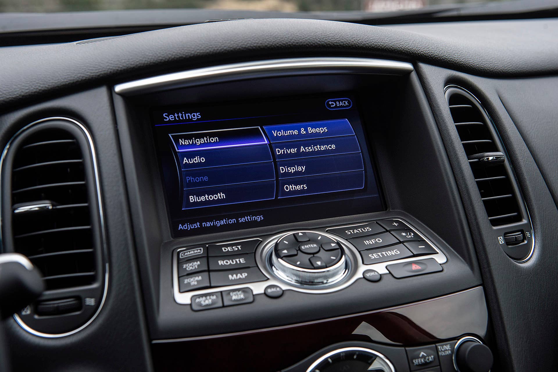 2016 Infiniti QX50 infotainment system