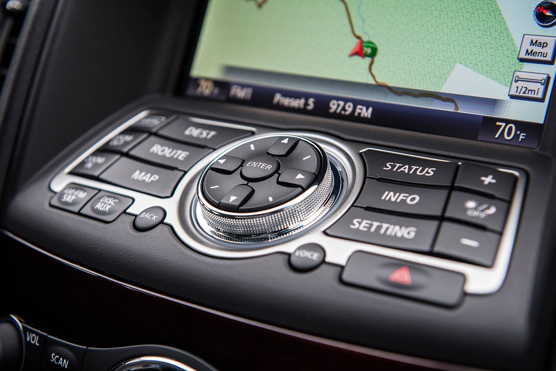 2016 Infiniti QX50 infotainment system controls
