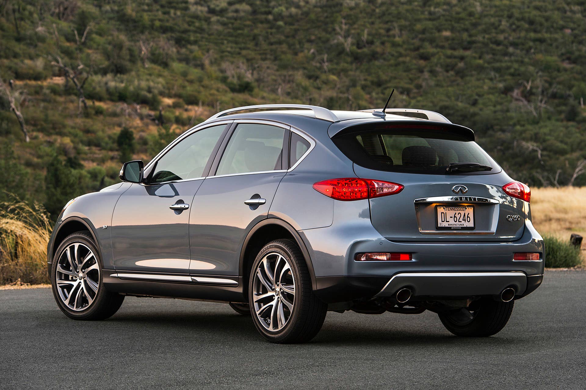 2016 Infiniti QX50 rear 3/4 view