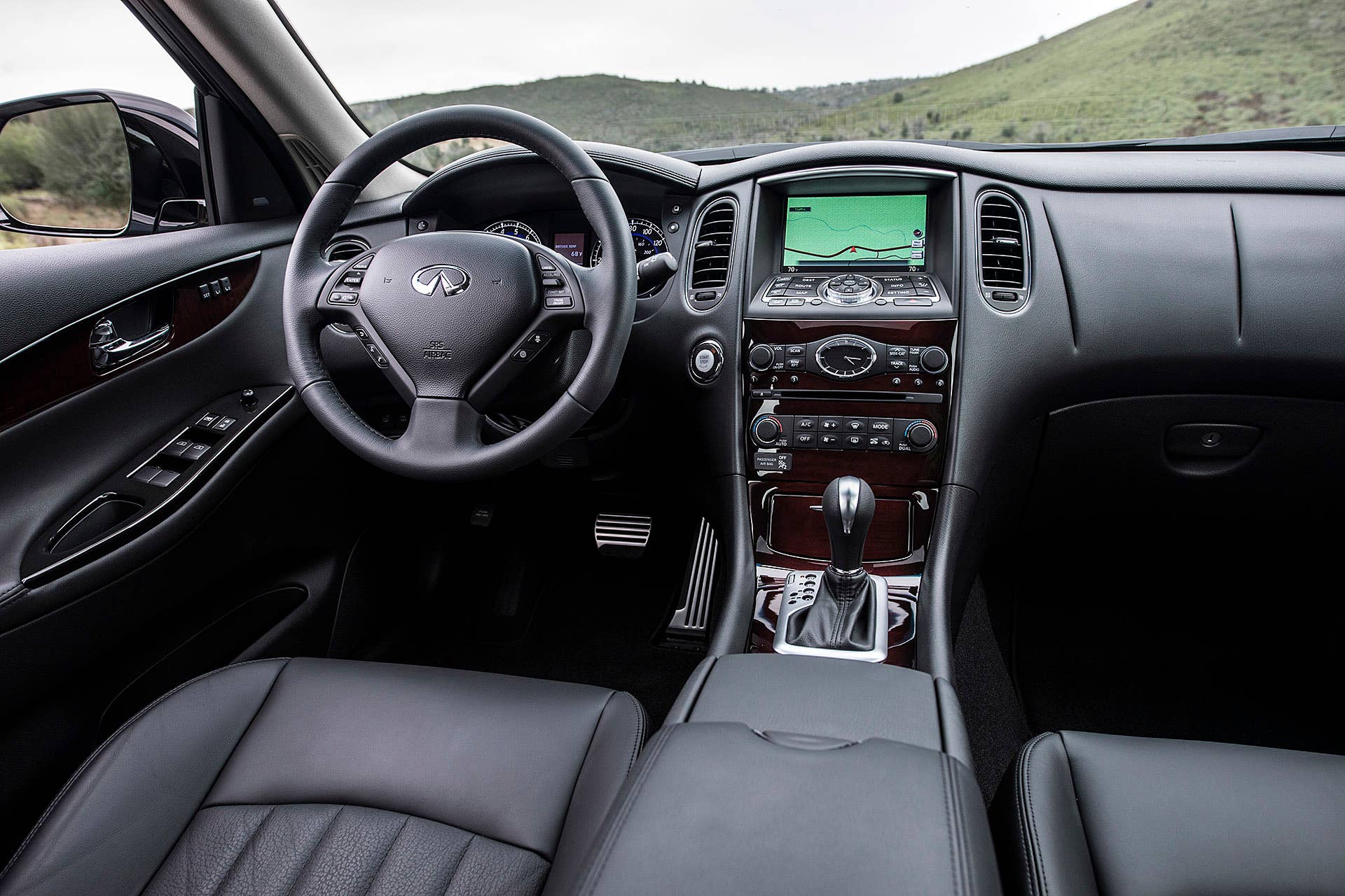 2016 Infiniti QX50 interior