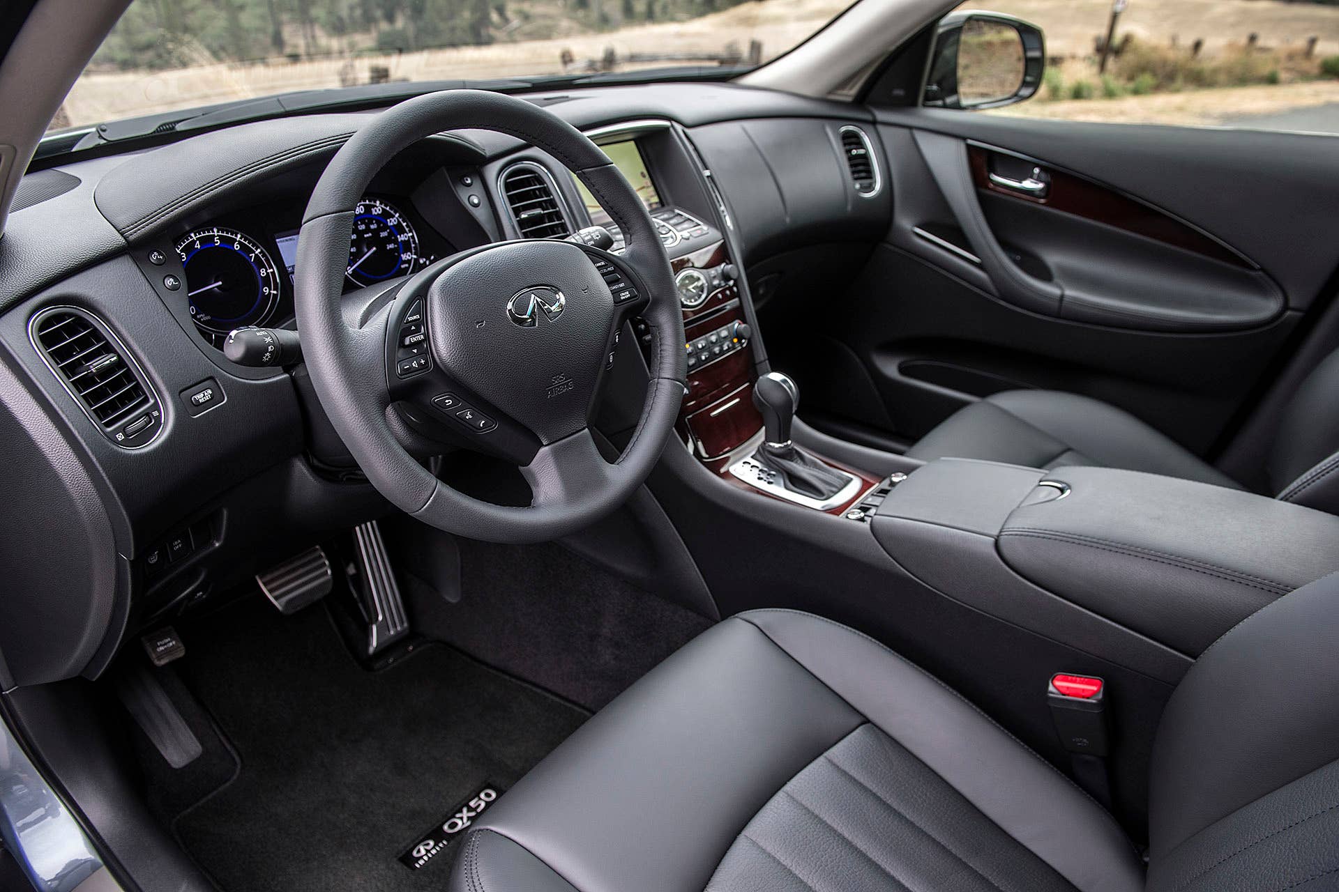 2016 Infiniti QX50 interior