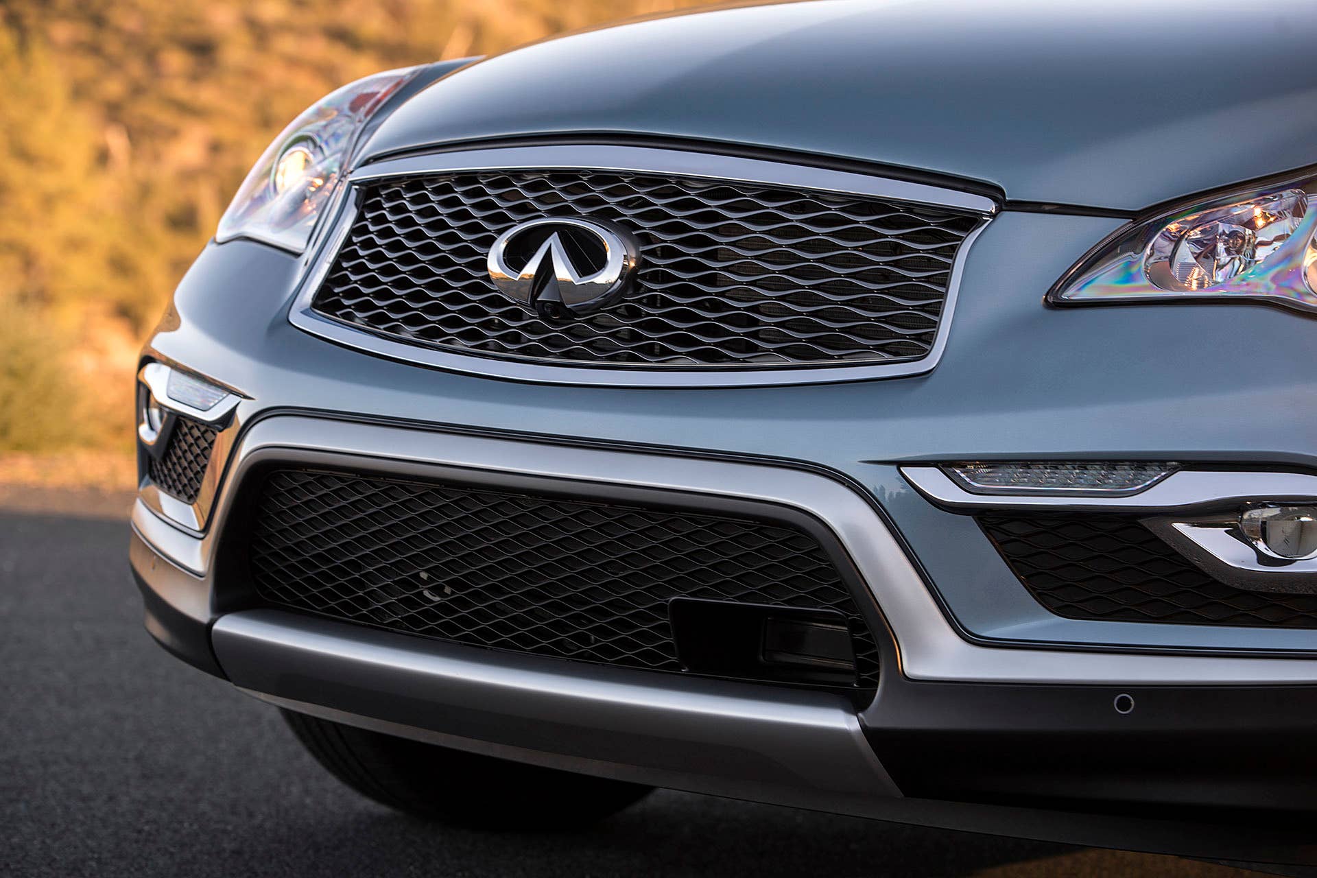 2016 Infiniti QX50 front detail