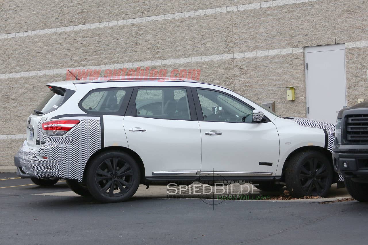 white 2017 nissan pathfinder spy shot park