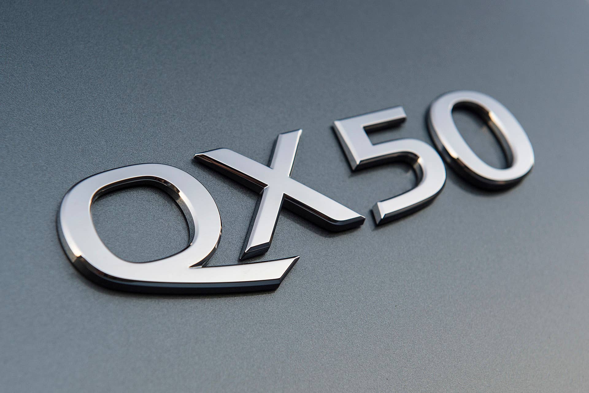 2016 Infiniti QX50 badge