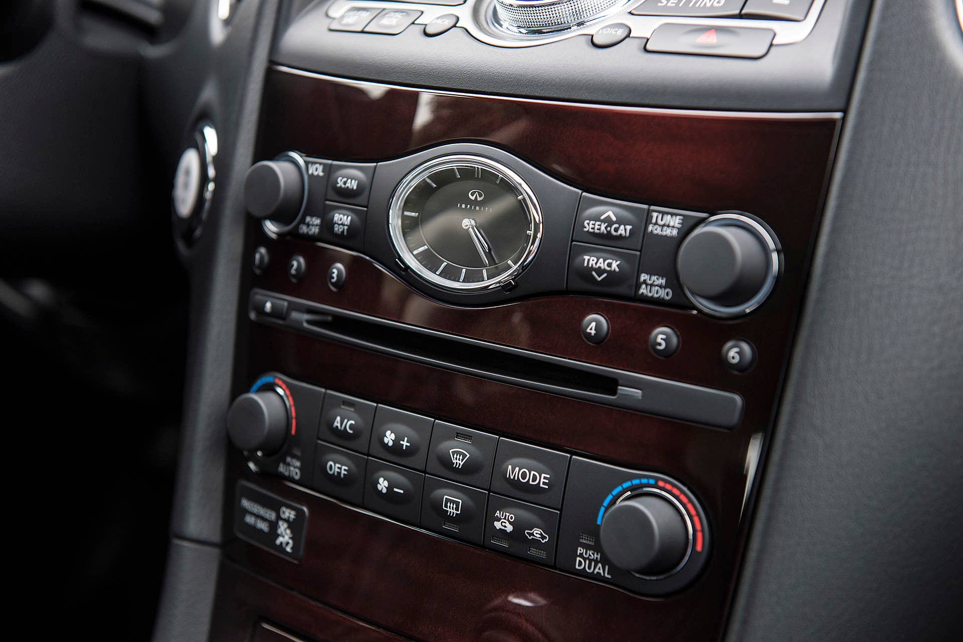 2016 Infiniti QX50 instrument panel