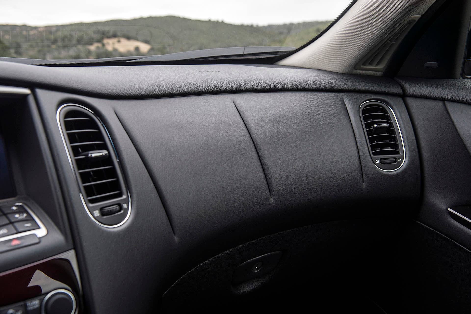 2016 Infiniti QX50 dash