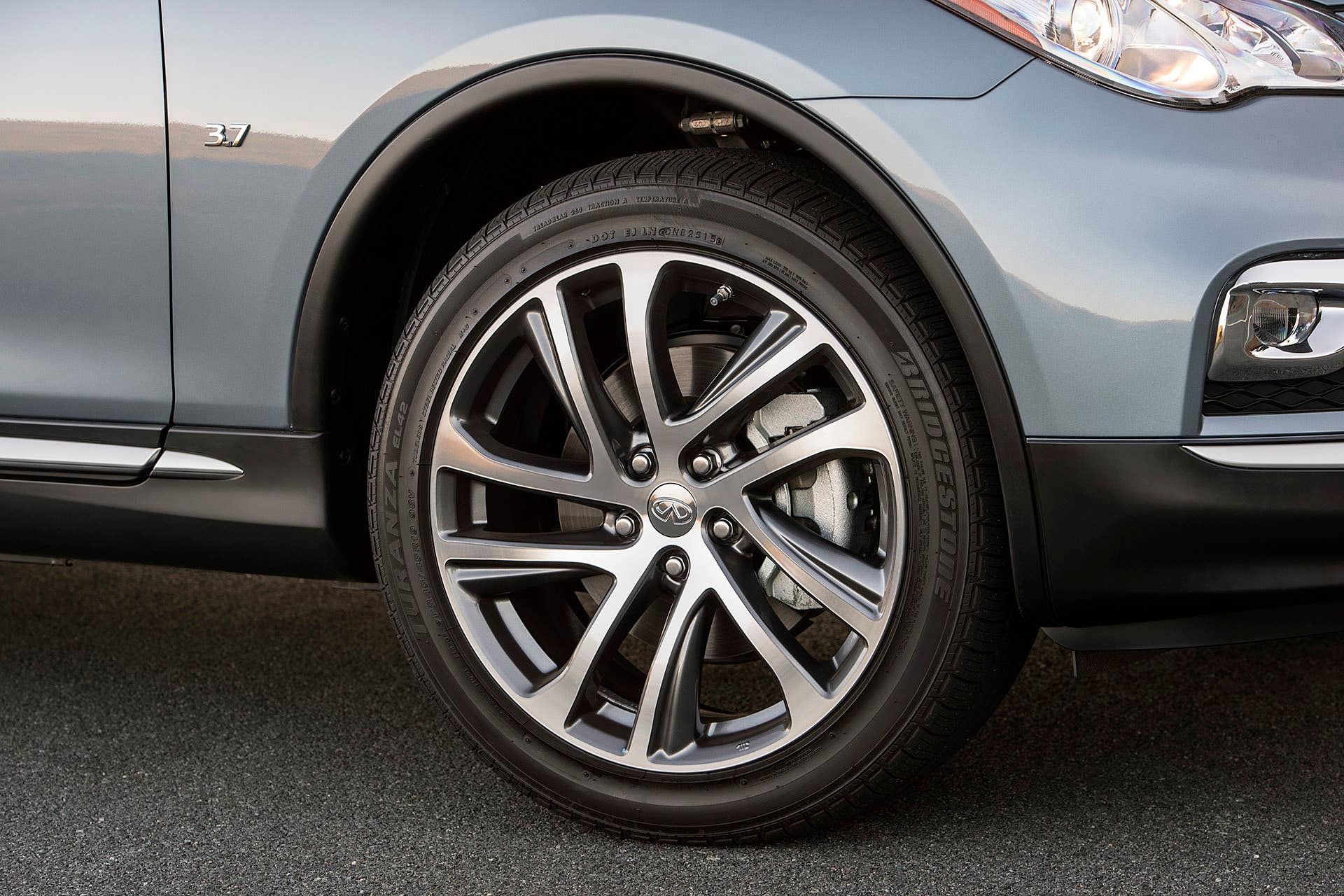 2016 Infiniti QX50 wheel