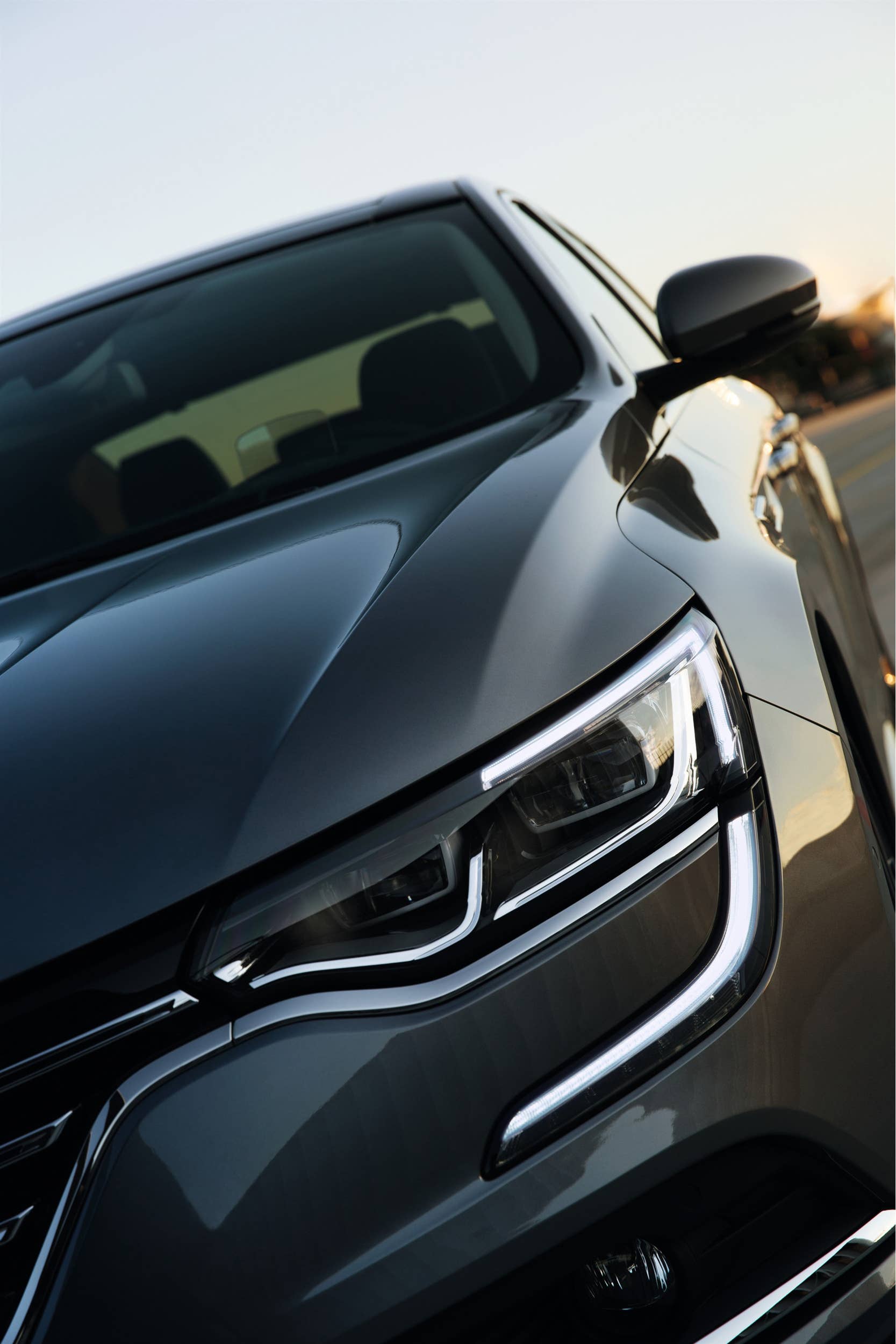 renault talisman character lines hood headlights
