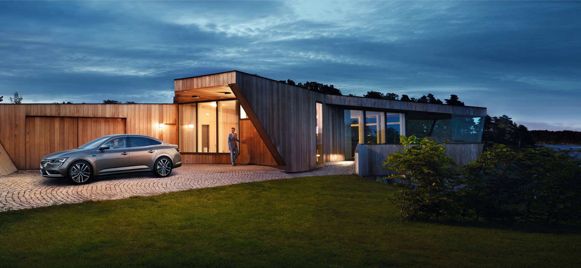 renault talisman wide house suit man dressed