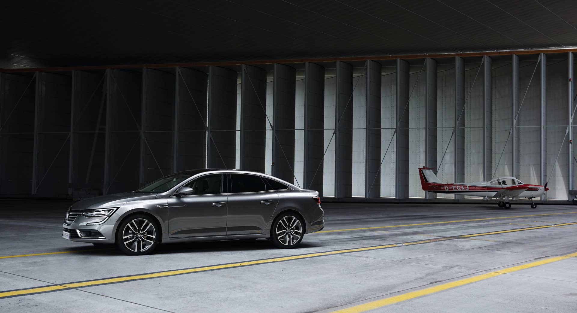 renault talisman sedan airplane hangar airport